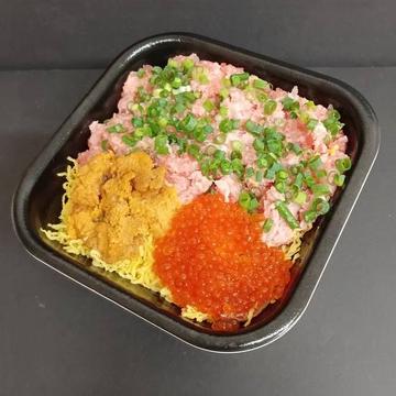 うにねぎとろいくら丼