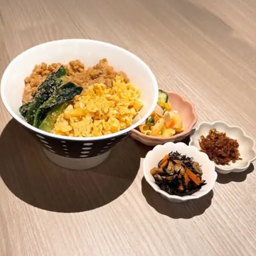 国産鶏のそぼろ丼定食 Chicken Soboro Rice Bowl Set