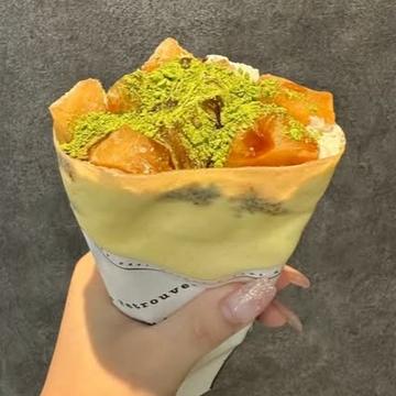 10. 宇治抹茶わらび餅ホイップクレープ