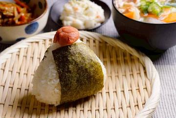 選べるおにぎり1種+小鉢1種+ハーフ豚汁