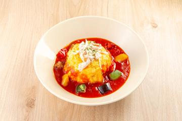 チキンとトマトソースのとろふわオムライス
