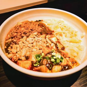 汁なし麻婆豆腐刀削麺