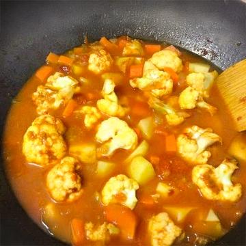 Mixedvege ジャガイモ、ニンジン、カリフラワーのカレー