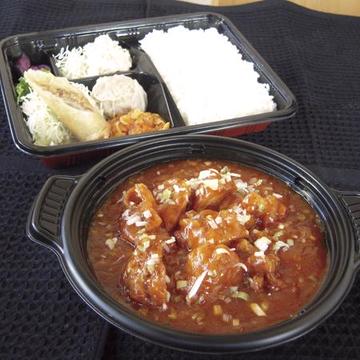 鶏唐揚げのチリソース煮弁当