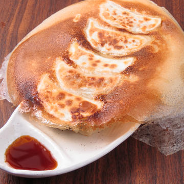 自家製手作り特大羽付焼き餃子(5ケ)