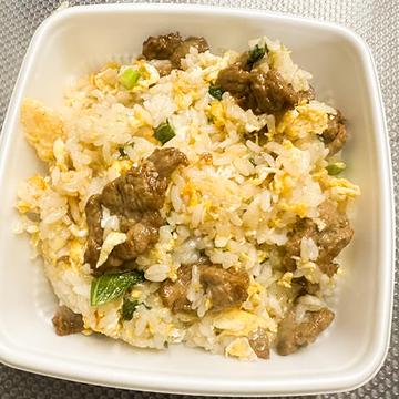 大葉と牛肉のガーリックチャーハン(大叶牛肉蒜炒)