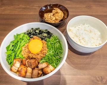 台湾まぜそばとライス唐揚げ2個 餃子セット