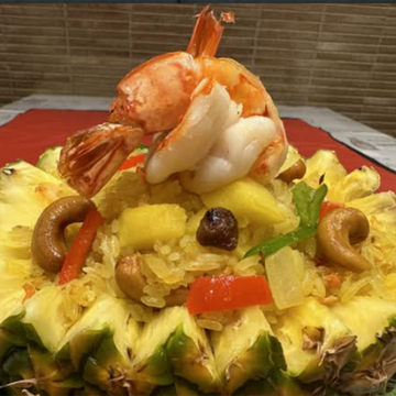 パイナップルチャーハンPINEAPPLE FRIED RICE