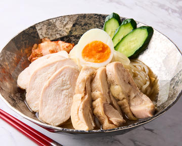 鶏むね＆鶏ももチャーシュー合い盛り盛岡冷麺 Morioka Cold Noodles with Chicken Breast ＆ Thigh Chashu