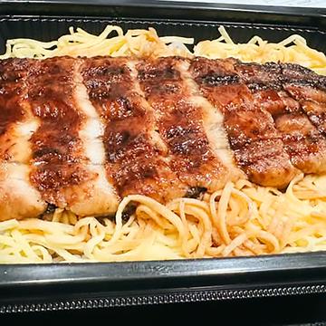 うなぎ丼 (メガ盛りではございません)