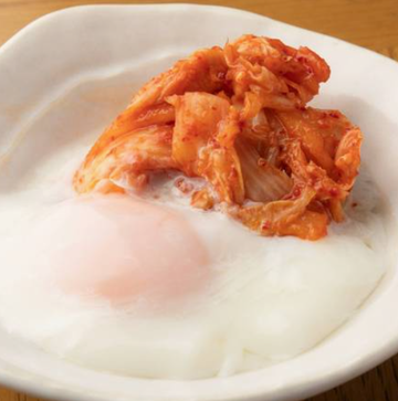 温玉キムチ kimchi with soft boiled egg