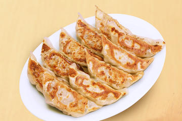 焼き餃子10個 Meaty and Juicy Gyoza Dumpling (10 Pieces)