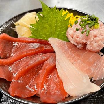 鮪三昧丼(今日あるマグロ全種乗せ)