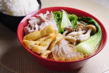 定番具材の麻辣湯+追い飯セット (典配料麻辣+加套餐) Malatang Classic Ingredients + Rice Set