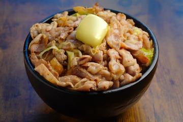 【人気No.3】 1.5倍盛り！ガリバタスタミナ丼Garlic Butter Stamina Pork Rice Bowl(L)