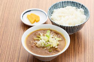 もつ煮込弁当 (カレー味)