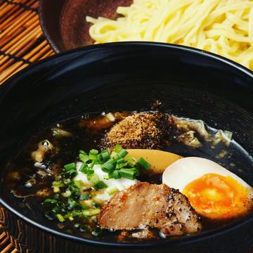黒豚骨つけ(1.5玉)細麺使用