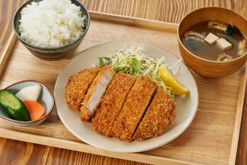 三元豚のとんかつ定食(味噌汁付き)