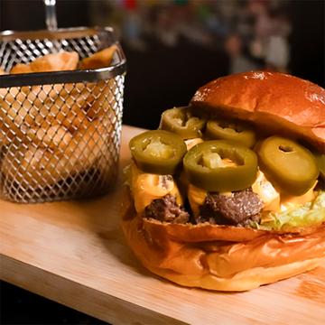 チェダーハラペーニョバーガー Spicy Beef Burger