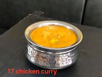 チキンカレー(サラダ&ナン orライス) Chicken Curry (Served with Naan or Rice and Salad)