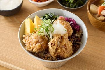 【おすすめ】さっぱり黒酢おろしの鶏から揚げ丼 Black Vinegar Fried Chicken Bowl