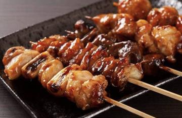 自慢の焼き鳥、焼きとん 10種盛り合わせ