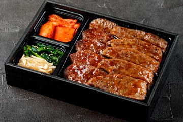 A5黒毛和牛 上焼肉弁当(カルビ・ロース)