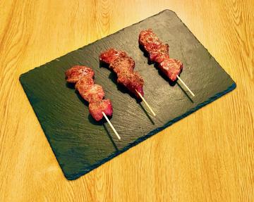 牛タン  3本 Beef Tongue