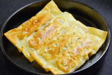 名物鉄鍋餃子