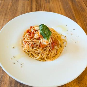 トマトとモッツァレラパスタ