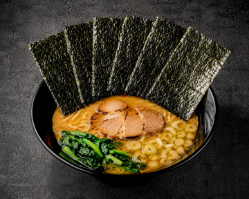 海苔ラーメン(チャーシュー1枚、ほうれん草、薬味ネギ、海苔6枚)