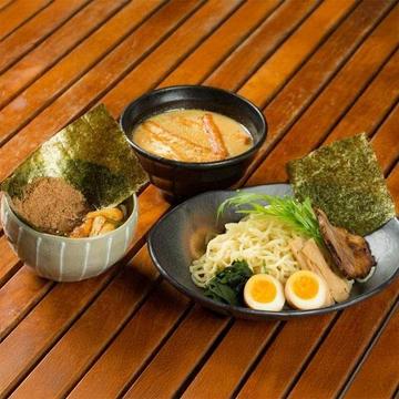 つけ麺 (魚粉入 魚介醤油)