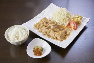 赤豚の生姜焼き定食(サラダ・お新香付き)
