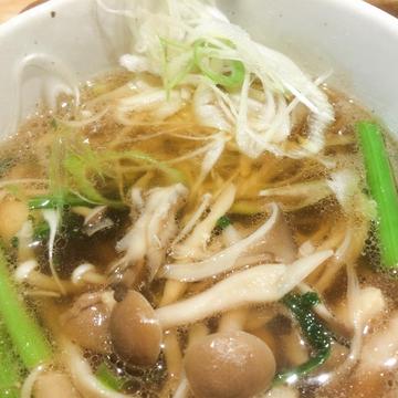 刻み鴨だしきのこざるそば
