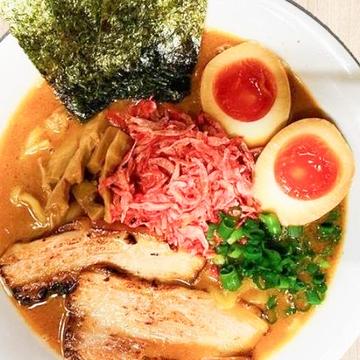 エビ鶏白湯ラーメン味玉付き Shrimp ＆ White Chicken Broth Ramen with Marinated Egg