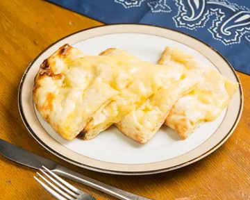 チーズナン Cheese Naan