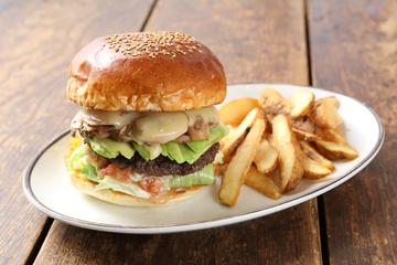 avocado mushroom cheeseburger アボカドマッシュルームチーズバーガー 【フレンチフライ付】