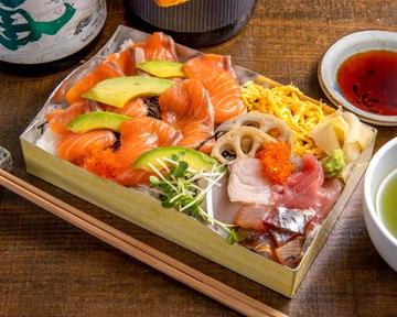 【北欧サーモン＆フレッシュアボカド+】海鮮バラちらし