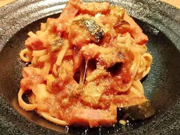 【電子レンジ必須】なすとベーコンの辛口カポナータパスタ