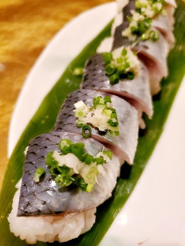 しめ青魚の 棒寿司