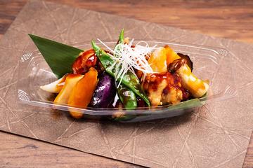 鶏のから揚げと素揚げ野菜の黒酢ソース   2人前