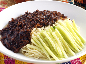 ジャージャー麺