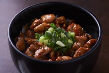大山鶏の焼き鳥丼 Grilled Daisen Chicken Rice Bowl