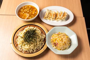 つけ麺半チャーハン餃子セット