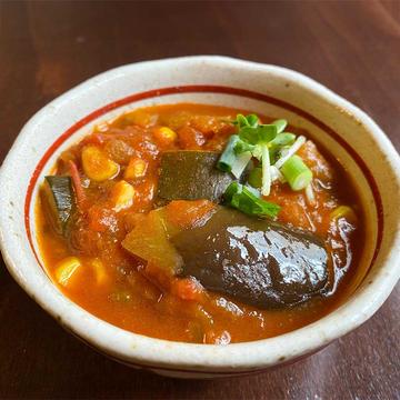 茄子とズッキーニとトウモロコシのトマトカレー