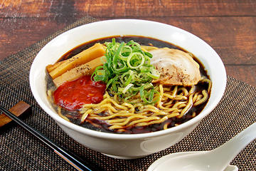 旨辛富山ブラックラーメン