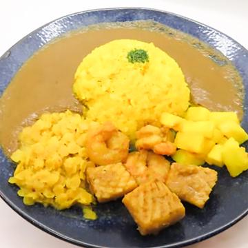 【長いものソテー付き】イカとエビのスパイスカレー