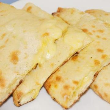 チーズナン Cheese Naan