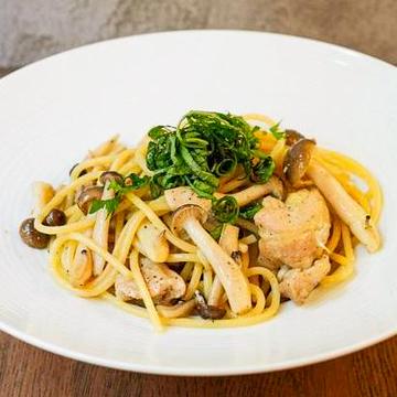 鶏ももとキノコの和風スパゲッティ