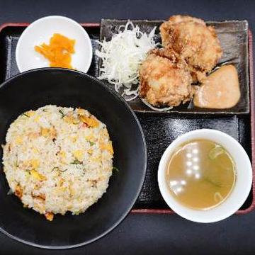 唐揚げとチャーハン定食